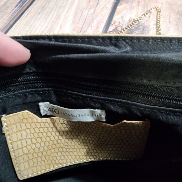 Cato Beige/Tan Textured Faux Leather Purse Gold Hardware Chain Strap 21" Drop - Picture 8 of 14